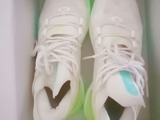 特步男球鞋。原价799，买大了穿了一次，穿不了，现599包邮