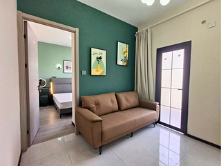 万达旁南畇湖畔一室一厅带阳台，可烧天然气，1450月