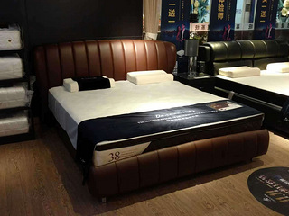 低价转让：慕斯3D床架+单面加椅床垫；慕斯0769皮床