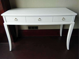 低价转让品牌家具：和贤典尚妆台(写字台)壹个