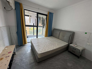 四号线平安桥地铁口，精装朝南两室一厅一厨一卫带阳台