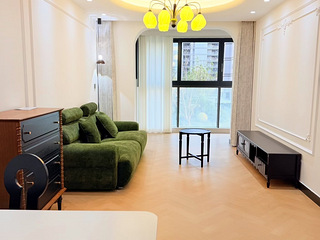 临平区,南苑地铁口