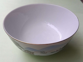 全新景德镇产圆形白瓷带图案小碗