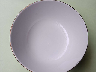 全新浙江绍兴瓷厂产白瓷带牡丹花图案小碗