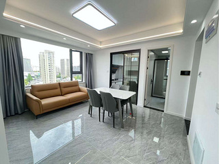 上城区地铁口附近，一室一厅一卫带阳台，1500押一付一