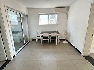 沈塘桥地铁口，电梯房精装两室一厅出租，中间楼层