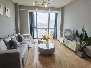 枫华府第边套，两室一厅（两房等大）， 楼下地铁，城市景观一览