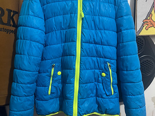 男童。冬季外套