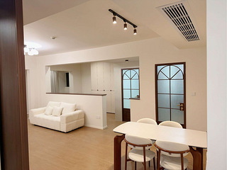 保税港轻轨站,双地铁换乘,三室两卫