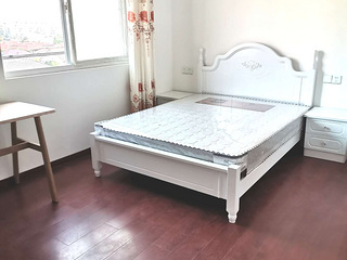 整租一室。独厨独卫。朝南，1900元，19号线五联地铁口边上