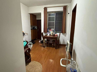 德胜新村带露台两房出租