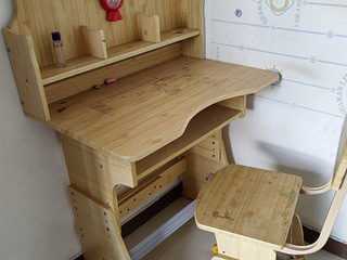 闲置儿童书桌出售