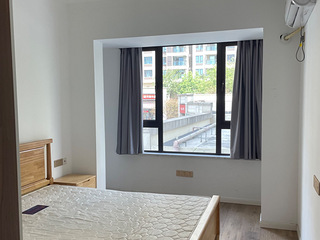 江北区融景城臻苑精装修三室二厅双卫业主直租