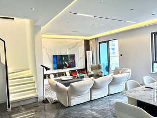 金科·博翠碧蓝湾，双层叠墅 ，自住装修，火车东站旁