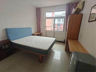 房东直租滨江长江小区朝南主卧内卫1800元