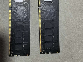 出两条DDR4内存
