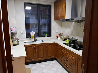 出租地铁 1号线19号线三里亭主卧：交通便利，生活设施齐全独