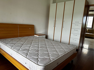 临安城南小学对面，星港九月小区三居室出租，精装家电齐全