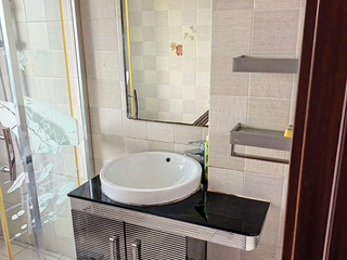 出租三里亭一区（春晖社区）主卧：交通便利，生活设施齐全独立卫