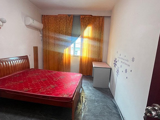 出租临安衣锦街原人民医院旁，80平米二室一厅套房，月租800