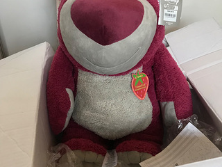 迪士尼草莓熊毛绒玩具