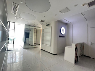 坐标:棕榈泉C座，正电梯口，户型方正，105平米