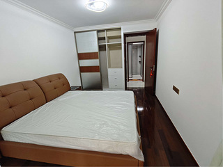 火车东站 驿城路 精装修两室 智能家具 全新装修