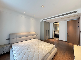 浙大附中对面华侨城四房三卫，看房有密码，可长租