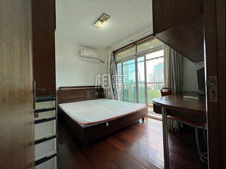 西湖区，地铁口附近