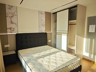 城西银泰旁边，御峰大厦loft两室一厅