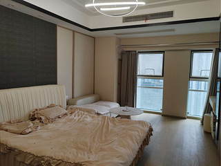 绿地商业中心精装公寓房东直租，商圈拎包入住