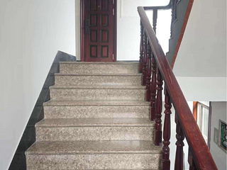 新民街（瑞幸咖啡后面）一室一卫重装出租600起