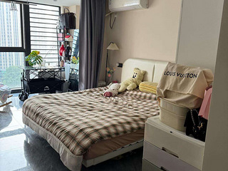 杭州下沙地铁1号线，金沙湖地铁口，朝南一居室