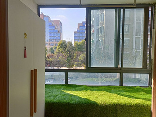 城西银泰边上，1000元，次卧，带大飘窗，天然气厨房