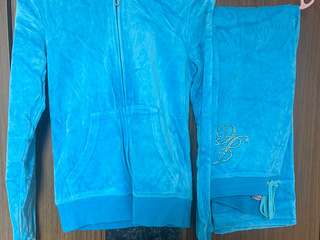 出售女士各种款式衣服、裤子，品牌有CK、AX阿玛尼、Y3等