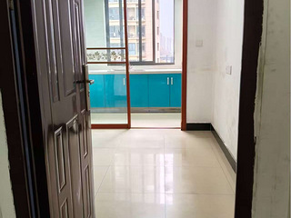 火车东站附近，离地铁近