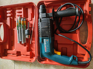 百耐BJ7220电锤，带工具箱