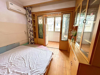 卖鱼桥湖墅新村，两室一厅（再送一个房间），三室2350