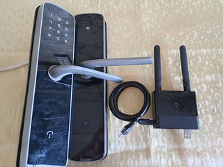 低转云丁智能全自动指纹密码锁+云丁安全流量网关