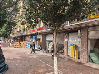 重庆市渝中区朝天门来福士旁的临街门市出租