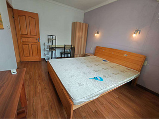 沈塘桥地铁口 两室一厅 朝南等大   随时可看 卫生间也大