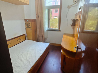 房东直租滨江长江小区单间带独卫1300元