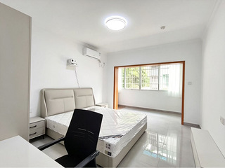 浙大附中旁边，精装修两室，看房随时！