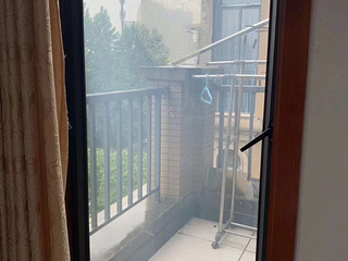 桐庐城区最繁华地段有一小套间出租