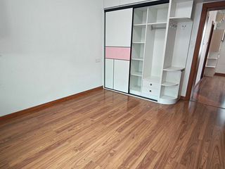 沈塘桥地铁口  两室一厅   可短租月付  随时都可以看房