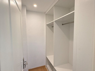 转塘霞鸣街地铁口，品质好房自住装修，两室一厅