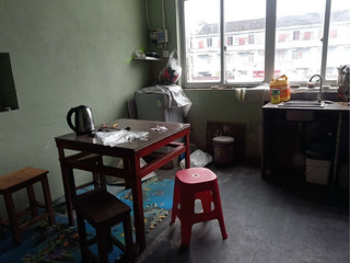 洪家菜市场边上