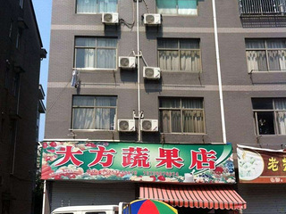 低价出租，老临安东站旁中赢时代对面，拎包入住