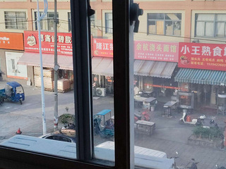 余杭区瓶窑镇凤都工业开发区有单间出租。内设空调衣柜热水器独详