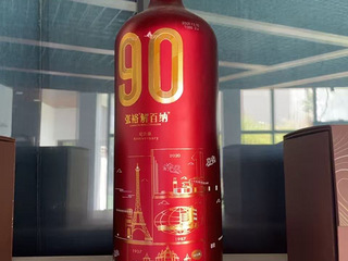 公司发的红酒“张裕解百纳90正当红纪念版6L装”